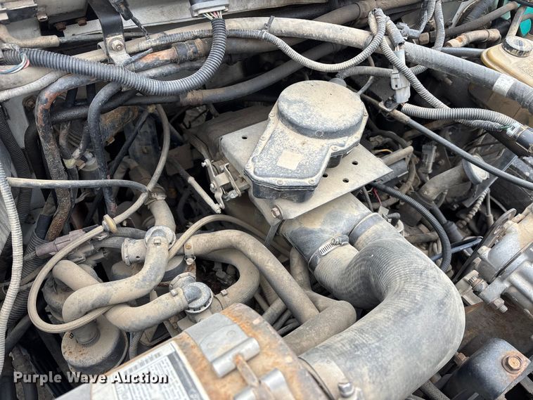 image for item EM5030 1995 Ford F700 box truck