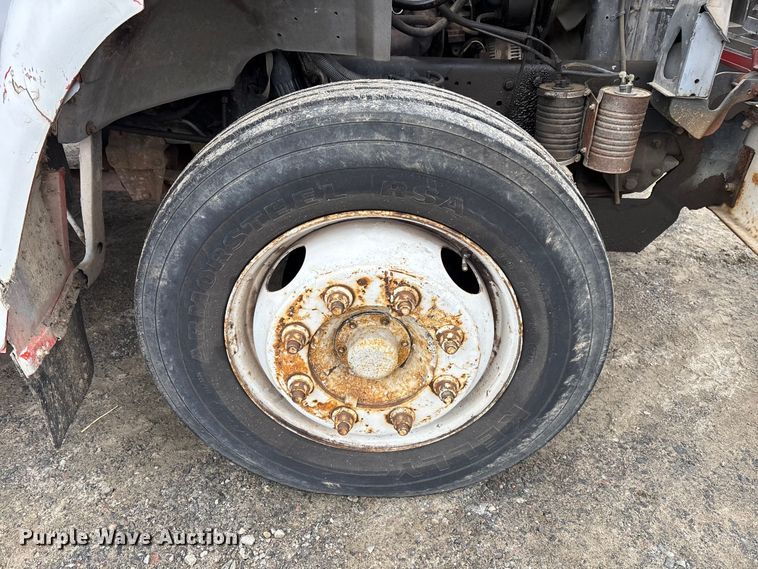 image for item EM5030 1995 Ford F700 box truck