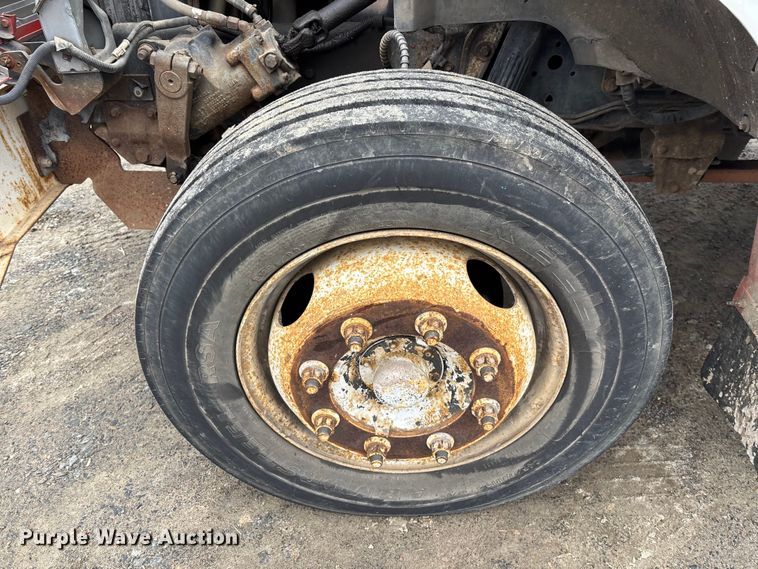 image for item EM5030 1995 Ford F700 box truck