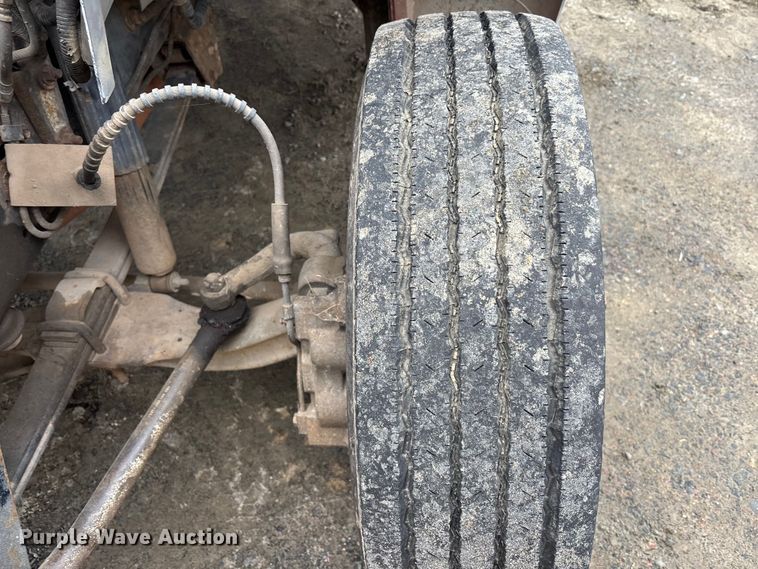 image for item EM5030 1995 Ford F700 box truck