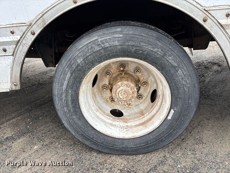 image for item EM5030 1995 Ford F700 box truck