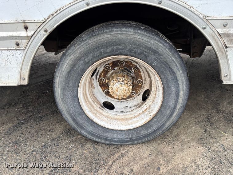 image for item EM5030 1995 Ford F700 box truck