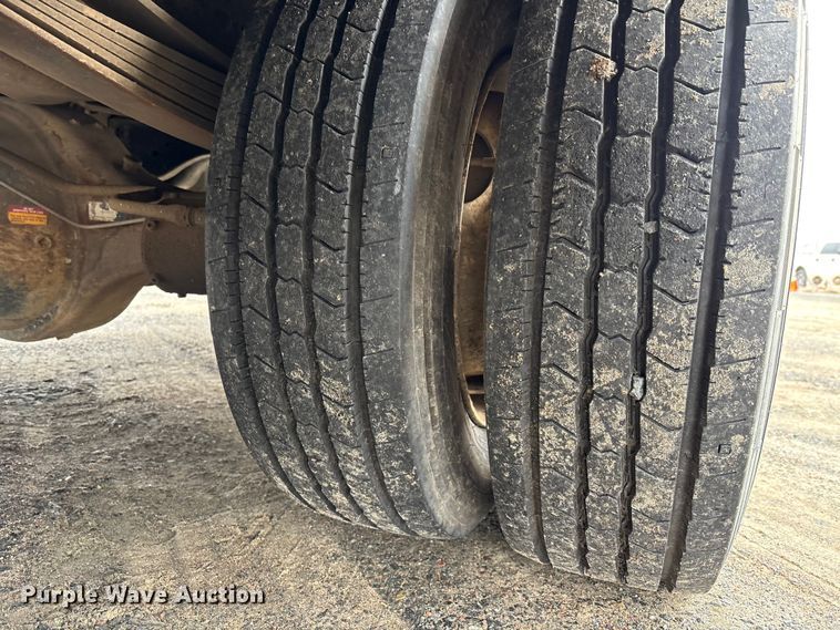 image for item EM5030 1995 Ford F700 box truck