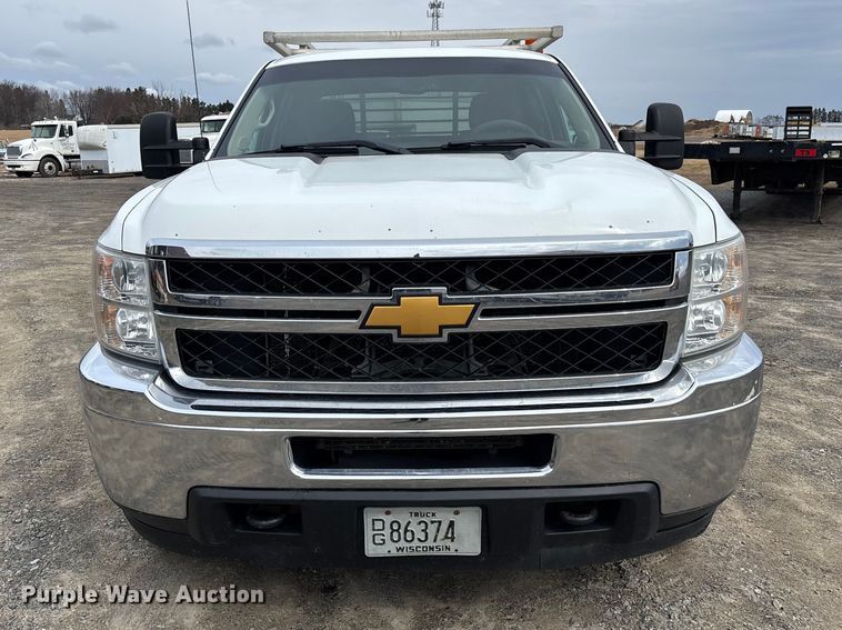 image for item EM5032 2013 Chevrolet Silverado 3500HD Crew Cab utility bed pickup truck
