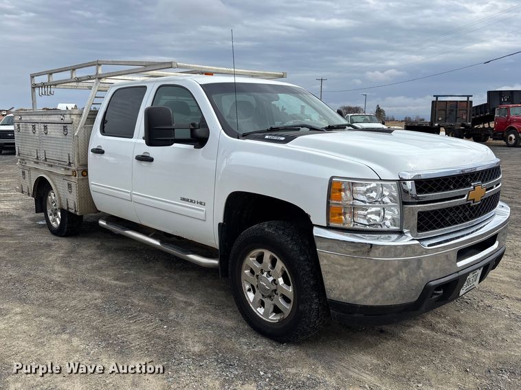 image for item EM5032 2013 Chevrolet Silverado 3500HD Crew Cab utility bed pickup truck