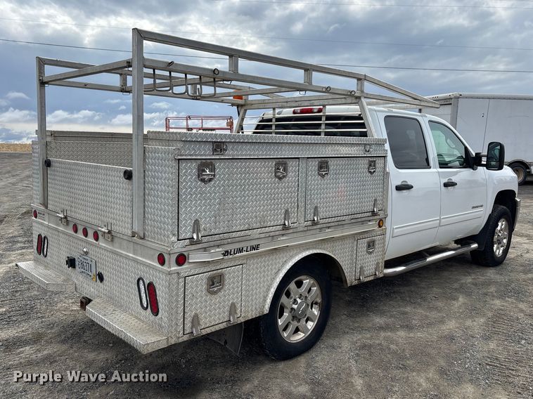 image for item EM5032 2013 Chevrolet Silverado 3500HD Crew Cab utility bed pickup truck