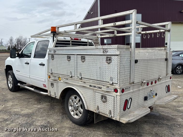 image for item EM5032 2013 Chevrolet Silverado 3500HD Crew Cab utility bed pickup truck