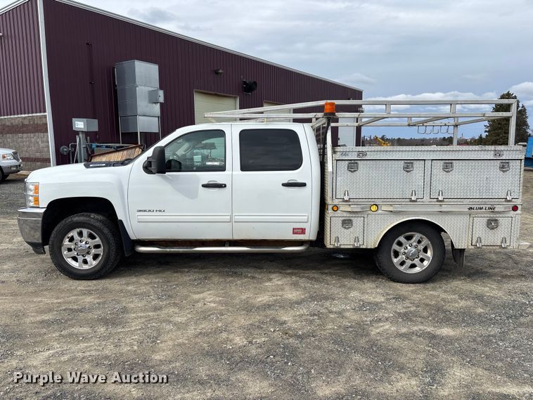 image for item EM5032 2013 Chevrolet Silverado 3500HD Crew Cab utility bed pickup truck