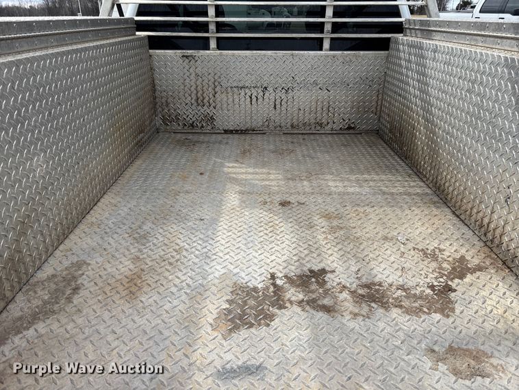 image for item EM5032 2013 Chevrolet Silverado 3500HD Crew Cab utility bed pickup truck