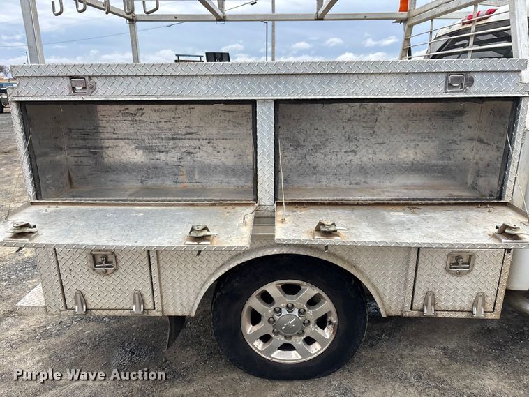 image for item EM5032 2013 Chevrolet Silverado 3500HD Crew Cab utility bed pickup truck