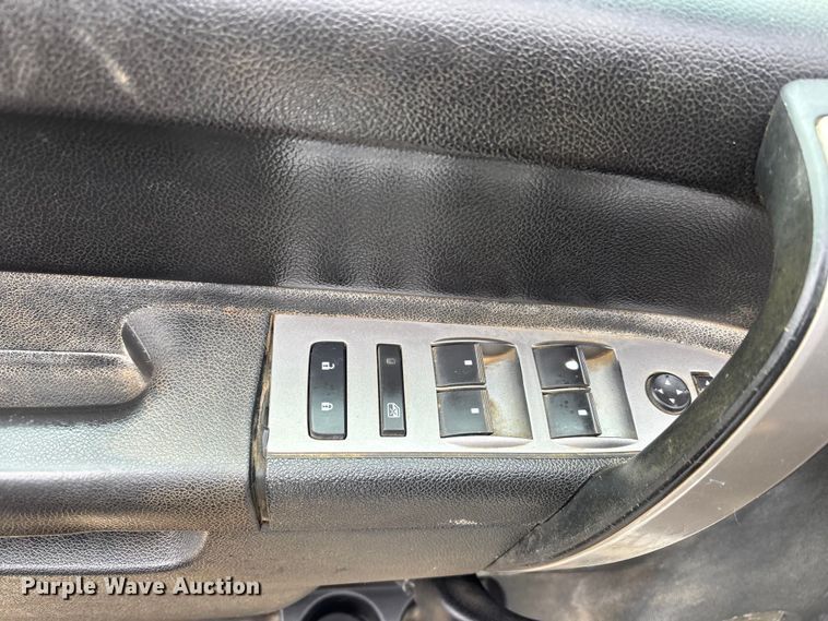 image for item EM5032 2013 Chevrolet Silverado 3500HD Crew Cab utility bed pickup truck