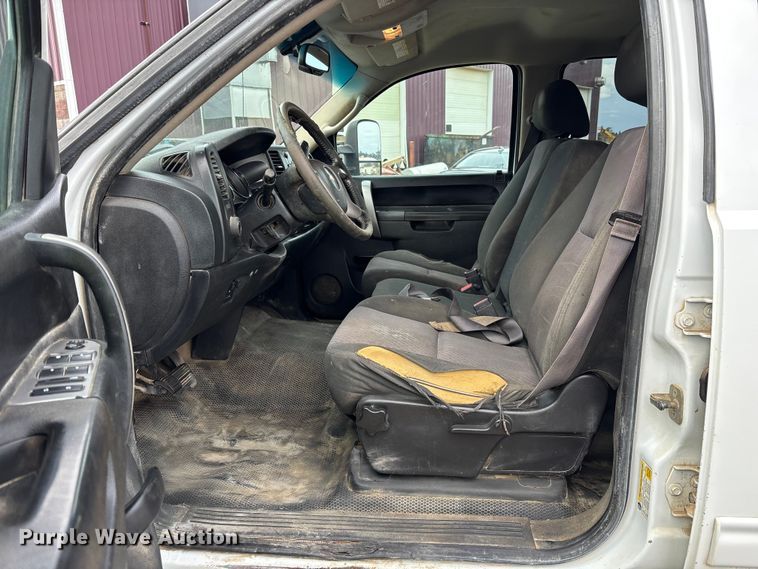 image for item EM5032 2013 Chevrolet Silverado 3500HD Crew Cab utility bed pickup truck