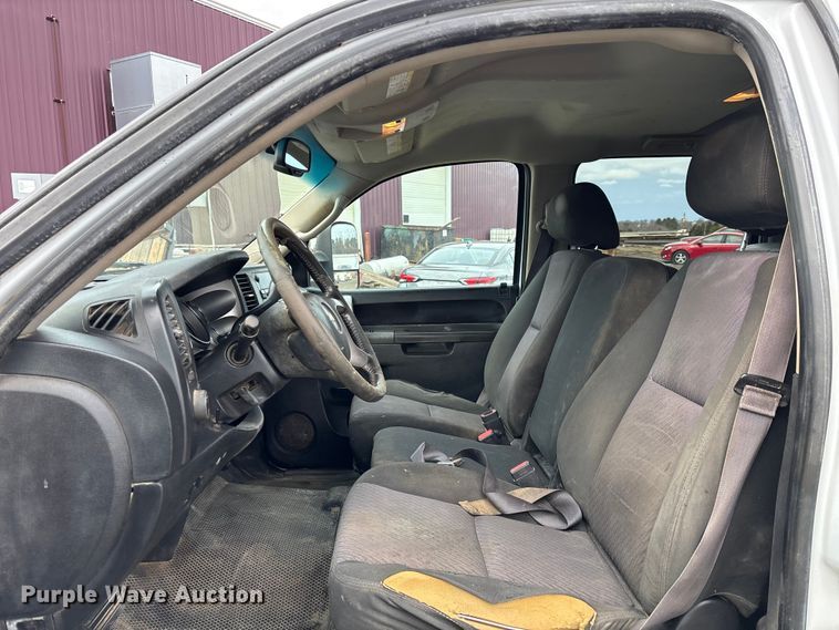 image for item EM5032 2013 Chevrolet Silverado 3500HD Crew Cab utility bed pickup truck