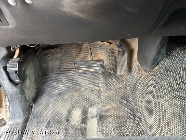 image for item EM5032 2013 Chevrolet Silverado 3500HD Crew Cab utility bed pickup truck