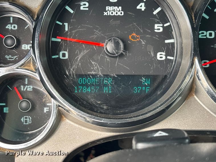 image for item EM5032 2013 Chevrolet Silverado 3500HD Crew Cab utility bed pickup truck