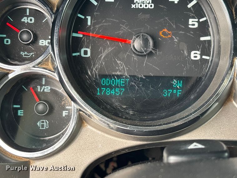 image for item EM5032 2013 Chevrolet Silverado 3500HD Crew Cab utility bed pickup truck