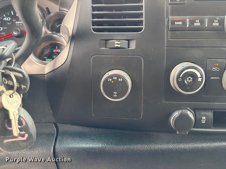 image for item EM5032 2013 Chevrolet Silverado 3500HD Crew Cab utility bed pickup truck