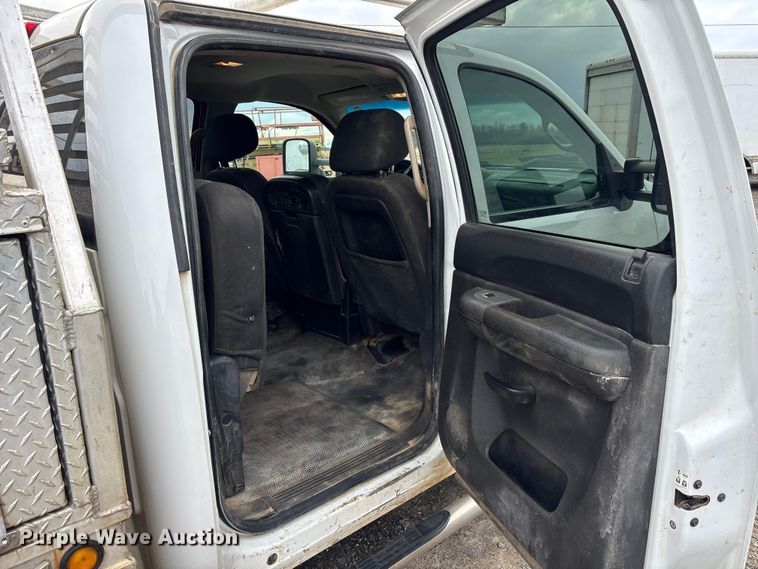 image for item EM5032 2013 Chevrolet Silverado 3500HD Crew Cab utility bed pickup truck