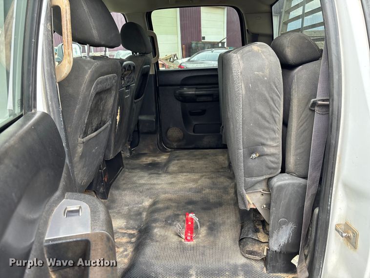 image for item EM5032 2013 Chevrolet Silverado 3500HD Crew Cab utility bed pickup truck