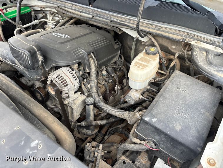 image for item EM5032 2013 Chevrolet Silverado 3500HD Crew Cab utility bed pickup truck