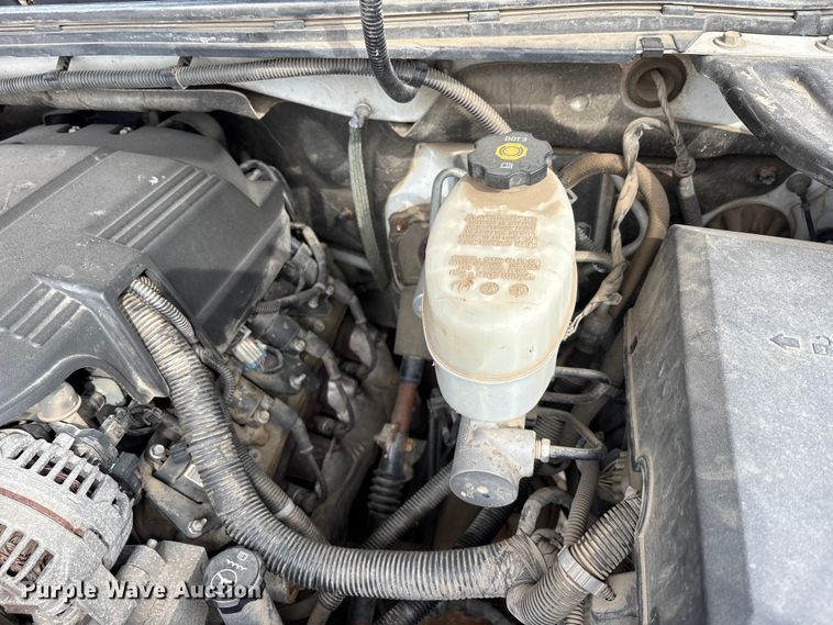 image for item EM5032 2013 Chevrolet Silverado 3500HD Crew Cab utility bed pickup truck