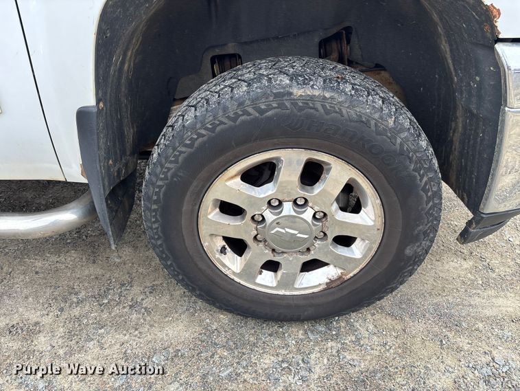 image for item EM5032 2013 Chevrolet Silverado 3500HD Crew Cab utility bed pickup truck