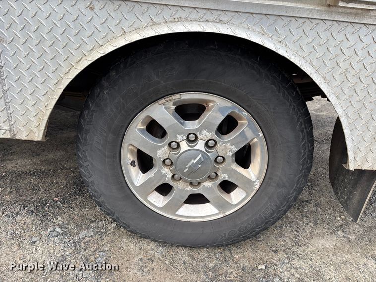 image for item EM5032 2013 Chevrolet Silverado 3500HD Crew Cab utility bed pickup truck