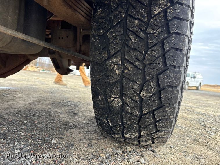 image for item EM5032 2013 Chevrolet Silverado 3500HD Crew Cab utility bed pickup truck