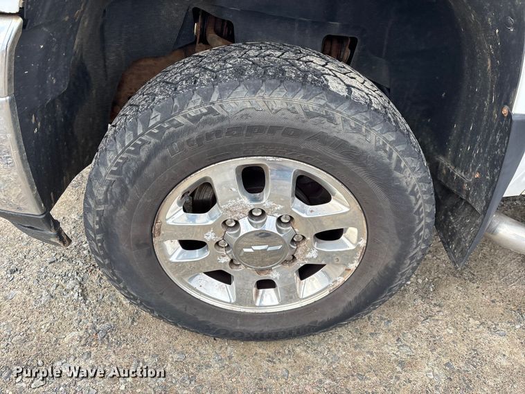 image for item EM5032 2013 Chevrolet Silverado 3500HD Crew Cab utility bed pickup truck