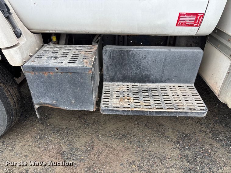 image for item EM5035 2000 GMC C5500 box truck