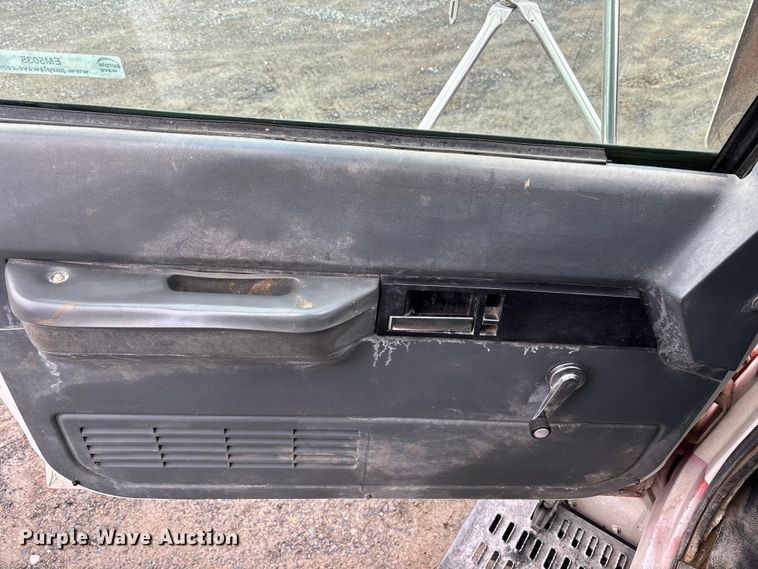 image for item EM5035 2000 GMC C5500 box truck