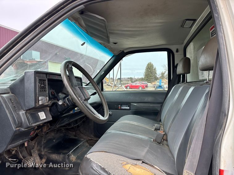 image for item EM5035 2000 GMC C5500 box truck