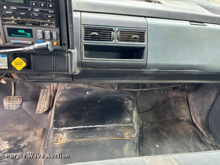 image for item EM5035 2000 GMC C5500 box truck