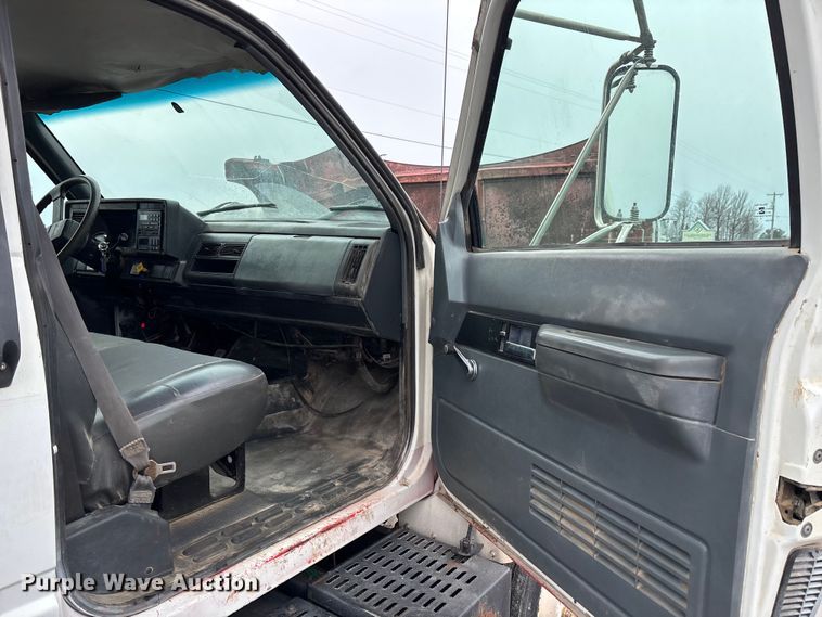 image for item EM5035 2000 GMC C5500 box truck