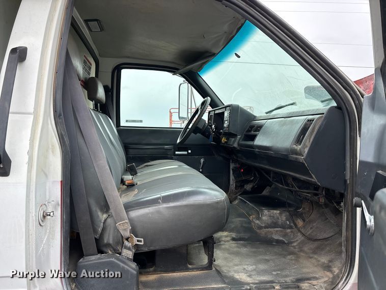 image for item EM5035 2000 GMC C5500 box truck