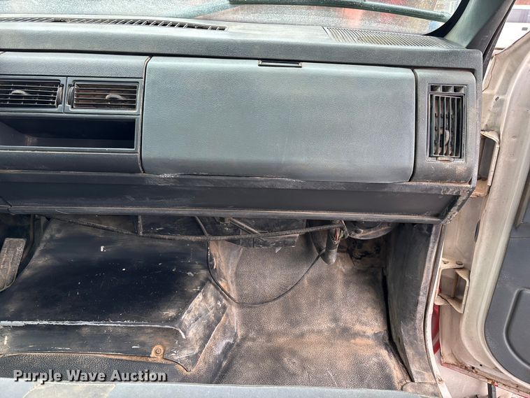 image for item EM5035 2000 GMC C5500 box truck