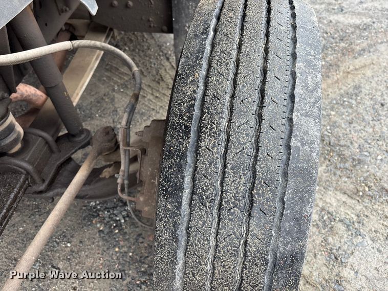 image for item EM5035 2000 GMC C5500 box truck