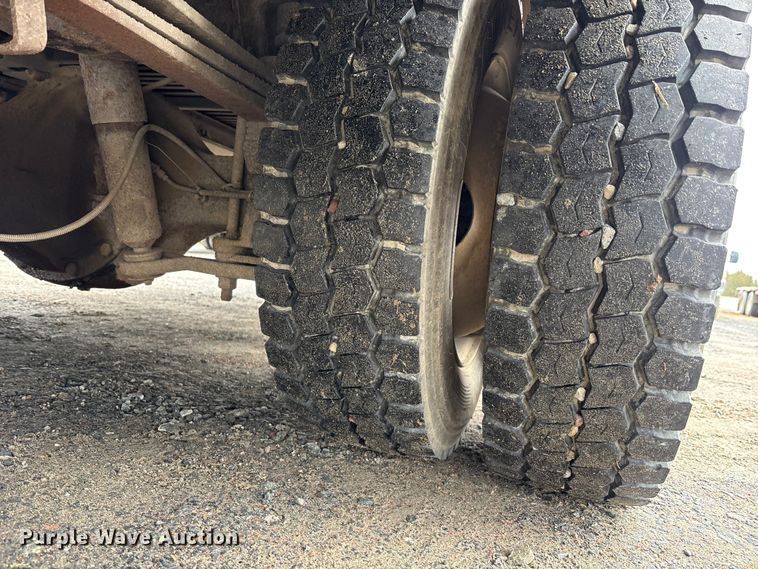 image for item EM5035 2000 GMC C5500 box truck