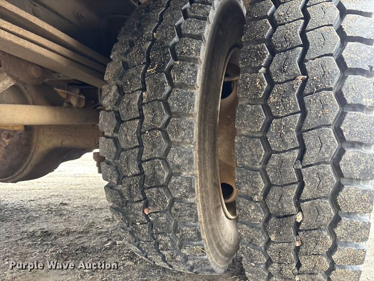 image for item EM5035 2000 GMC C5500 box truck