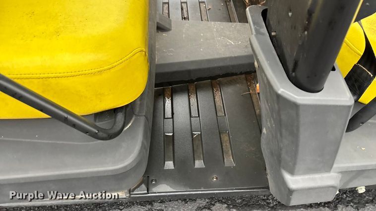 image for item EN5993 2012 John Deere XUV550 S4 utility vehicle