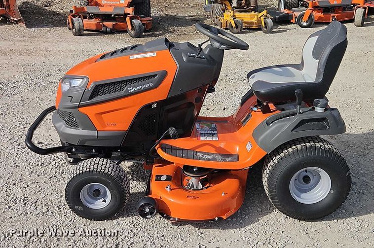 image for item EO4998 Husqvarna TS 142 lawn mower