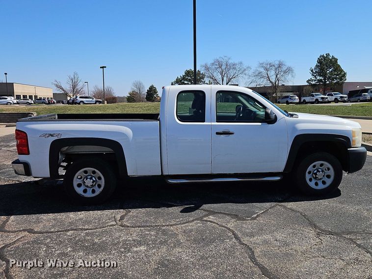 image for item EO7071 2010 Chevrolet Silverado 1500 Ext. Cab pickup truck