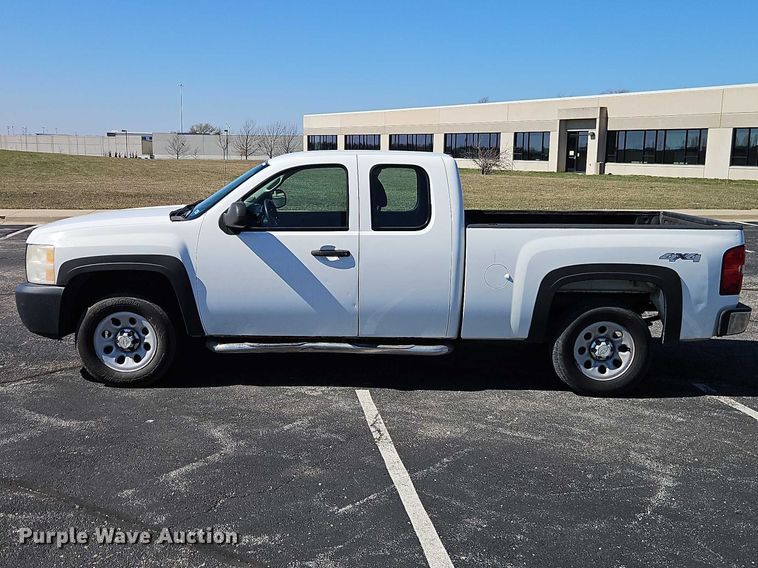 image for item EO7071 2010 Chevrolet Silverado 1500 Ext. Cab pickup truck