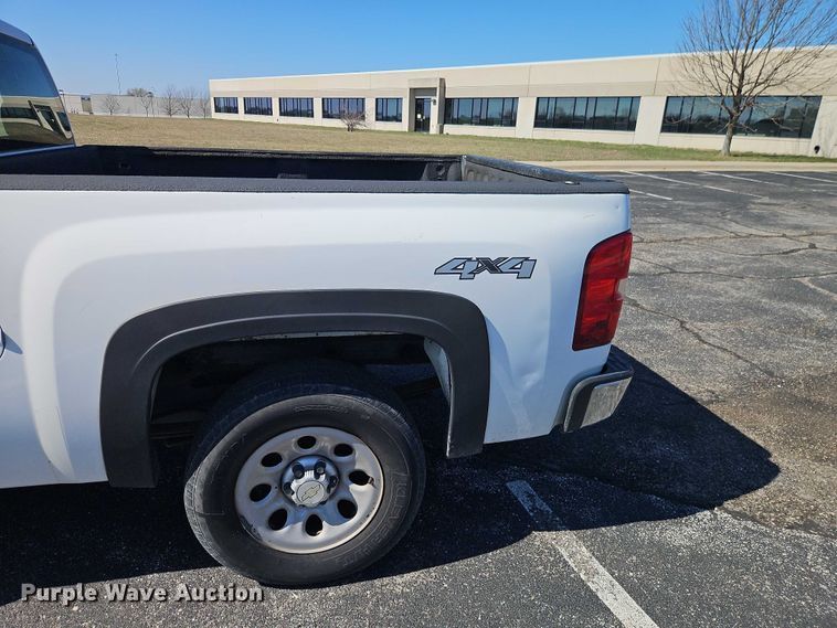 image for item EO7071 2010 Chevrolet Silverado 1500 Ext. Cab pickup truck