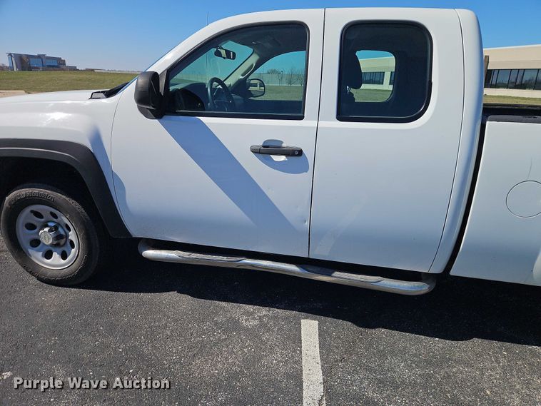 image for item EO7071 2010 Chevrolet Silverado 1500 Ext. Cab pickup truck