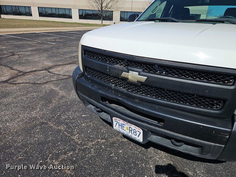 image for item EO7071 2010 Chevrolet Silverado 1500 Ext. Cab pickup truck