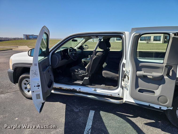 image for item EO7071 2010 Chevrolet Silverado 1500 Ext. Cab pickup truck