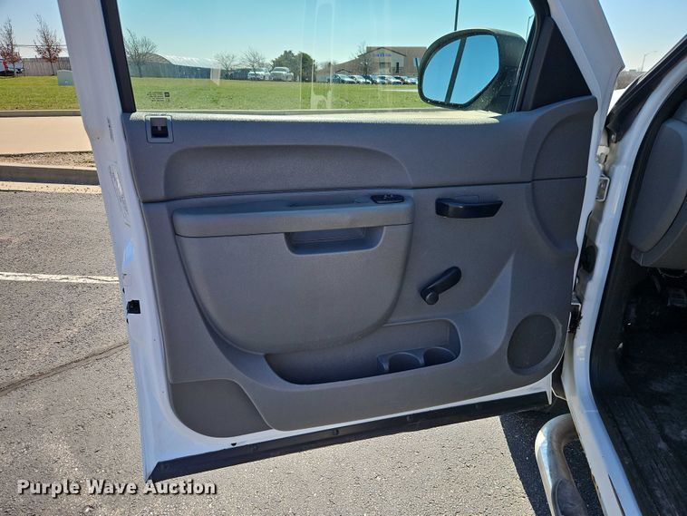 image for item EO7071 2010 Chevrolet Silverado 1500 Ext. Cab pickup truck