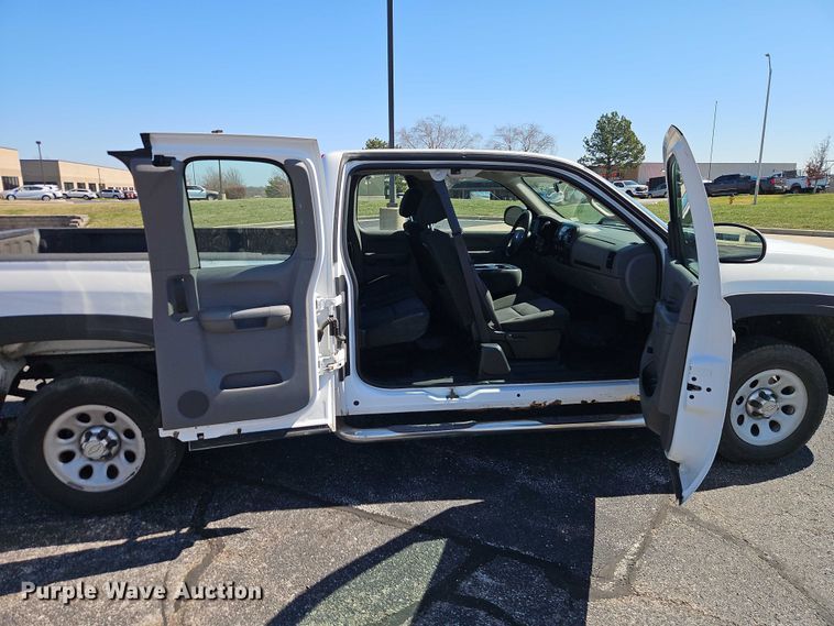 image for item EO7071 2010 Chevrolet Silverado 1500 Ext. Cab pickup truck