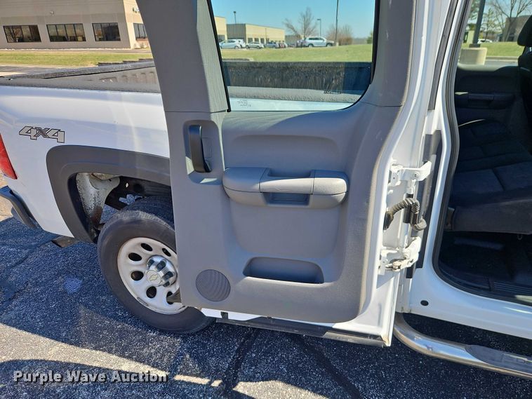 image for item EO7071 2010 Chevrolet Silverado 1500 Ext. Cab pickup truck